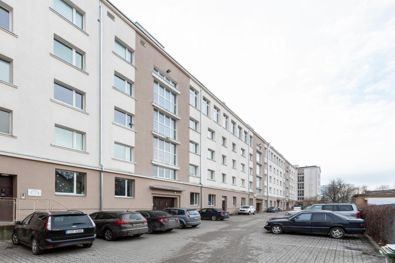 3 Room Central Apartmend 90M2 Parking For One Car Fifth Floor And The Building Does Not Have An Elevator تالين المظهر الخارجي الصورة