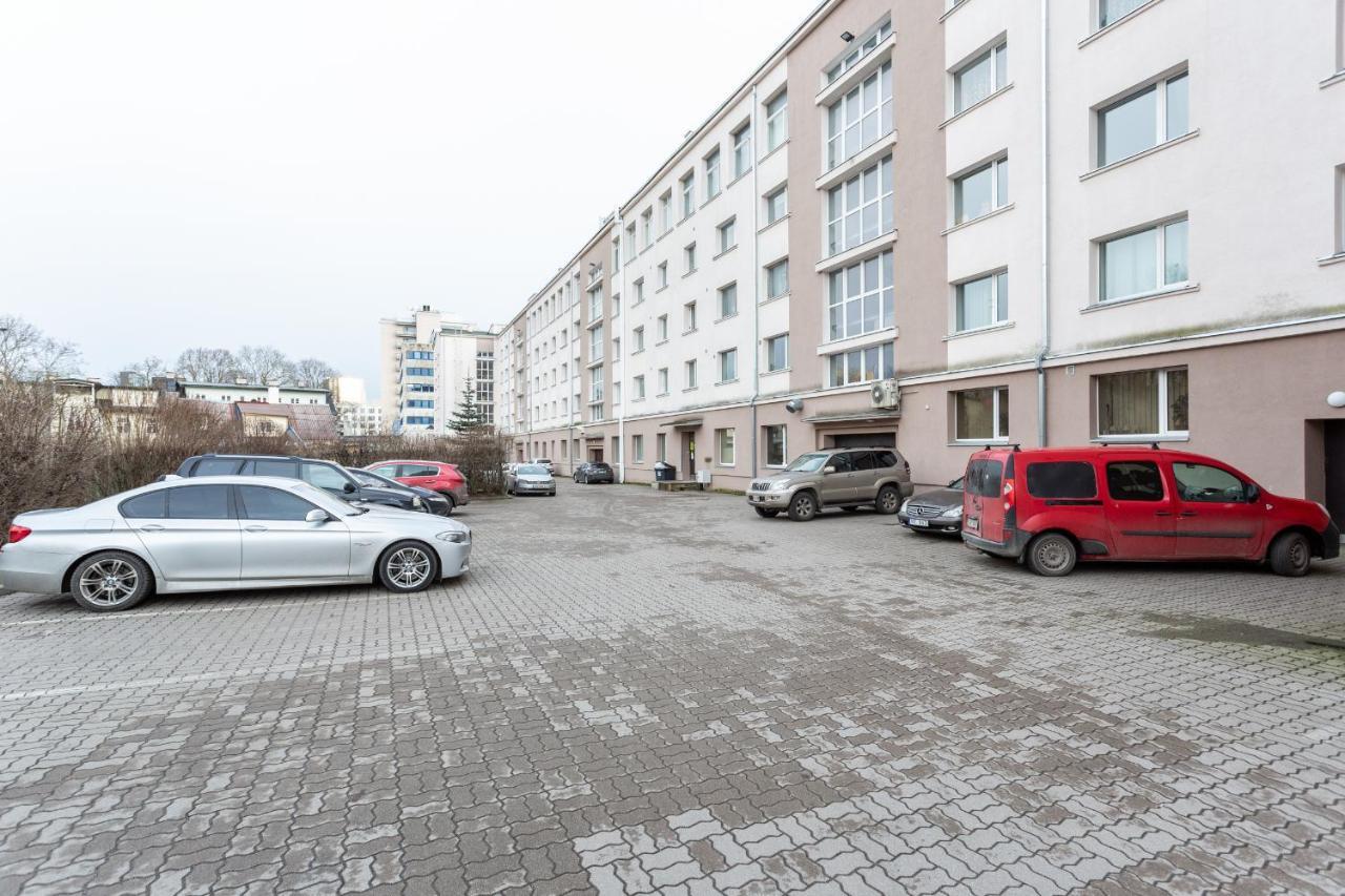3 Room Central Apartmend 90M2 Parking For One Car Fifth Floor And The Building Does Not Have An Elevator تالين المظهر الخارجي الصورة